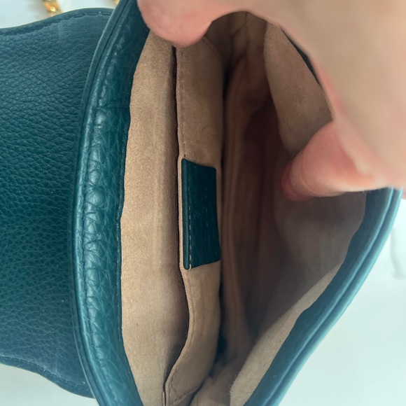 X SOLD X Authentic Gucci, small green bag with classic gold hardware and chain. - Picture 8 of 9